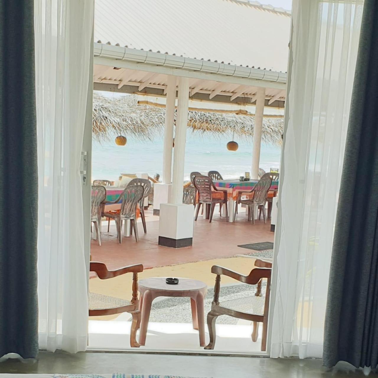 Hotel Blue Note Hikkaduwa Esterno foto