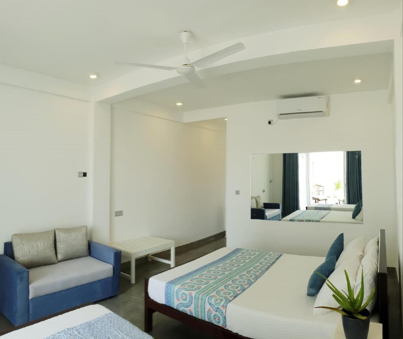 Hotel Blue Note Hikkaduwa Esterno foto