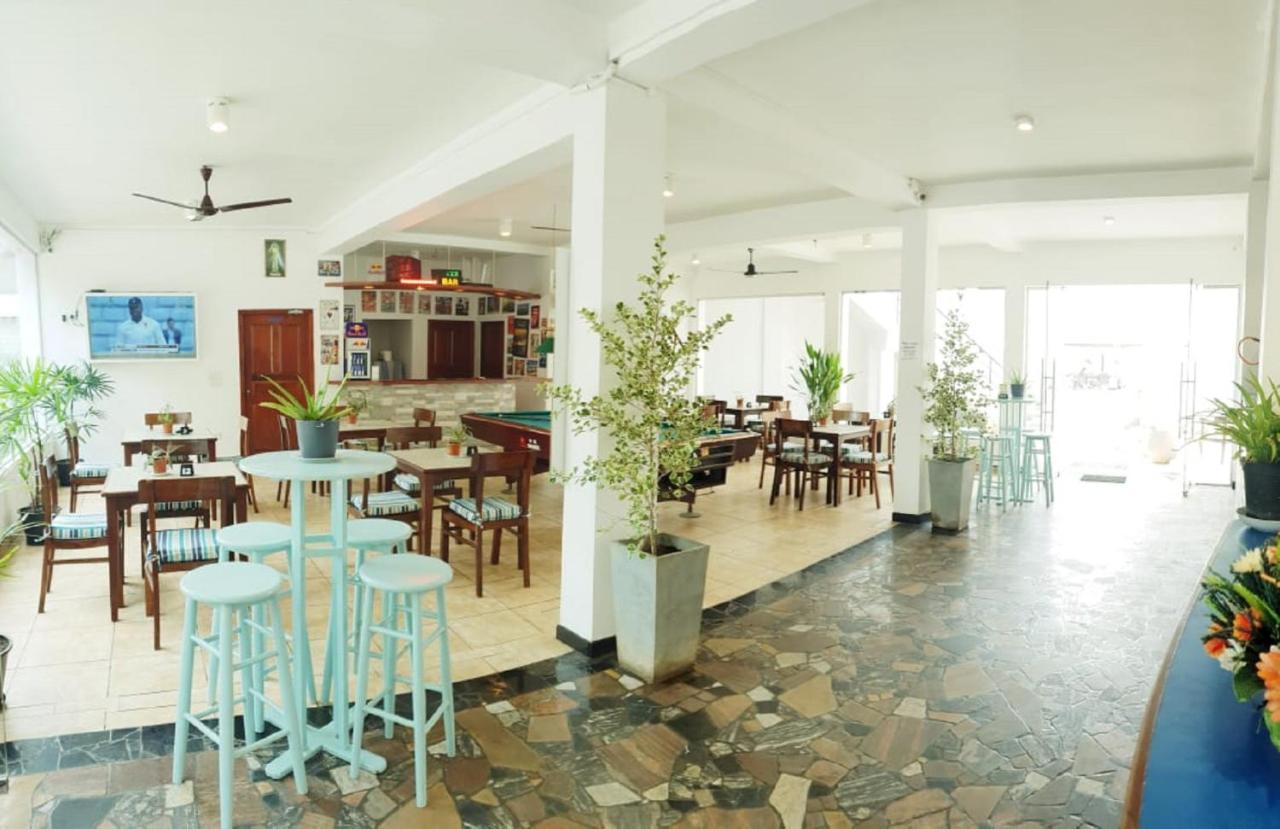 Hotel Blue Note Hikkaduwa Esterno foto