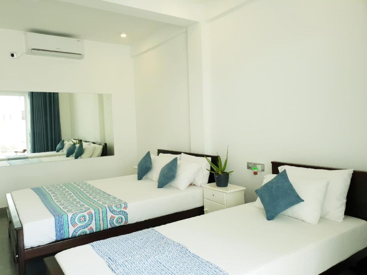 Hotel Blue Note Hikkaduwa Esterno foto