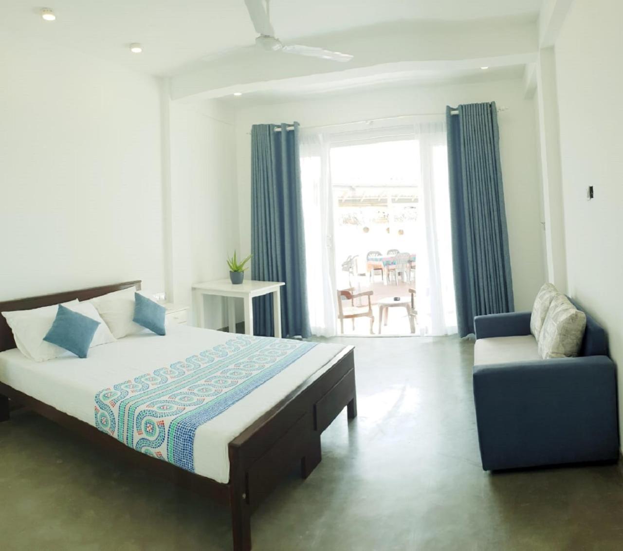 Hotel Blue Note Hikkaduwa Esterno foto